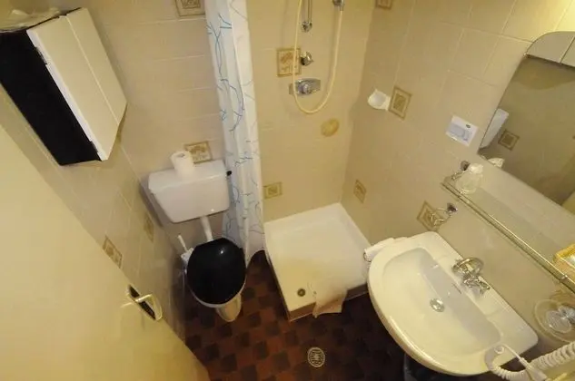 Classic Tek Büyük Yataklı Oda