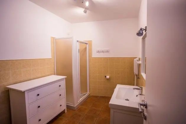 Basic İki Ayrı Yataklı Oda, Ortak Banyo