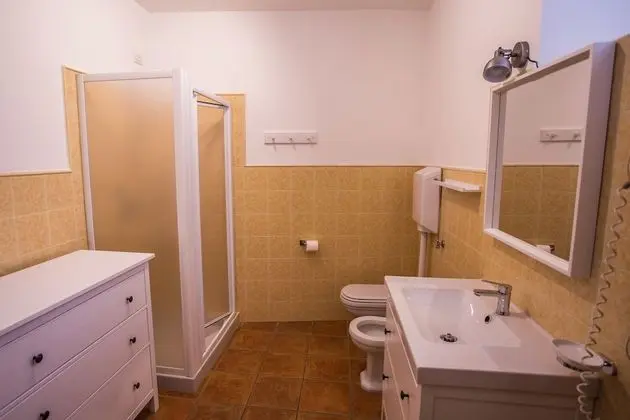 Tek Büyük Yataklı Oda, Ortak Banyo