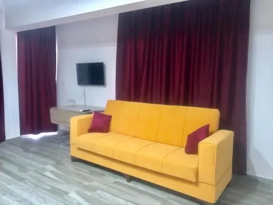 Daire-Tek Yatak Odalı, Bahçe Manzaralı, Balkonlu