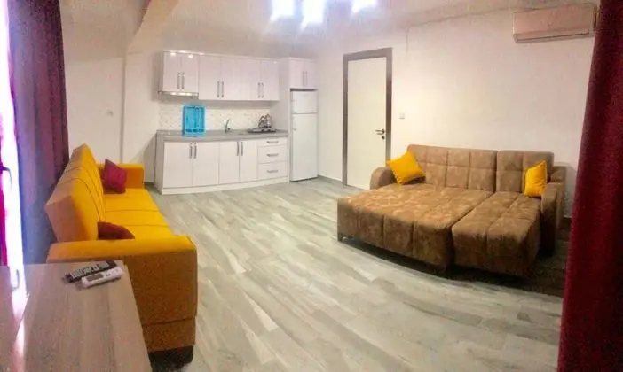 Daire-Tek Yatak Odalı, Bahçe Manzaralı, Balkonlu
