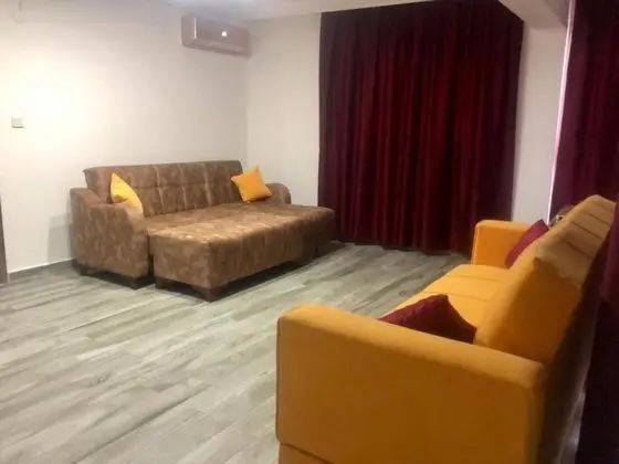 Daire-Tek Yatak Odalı, Bahçe Manzaralı, Balkonlu