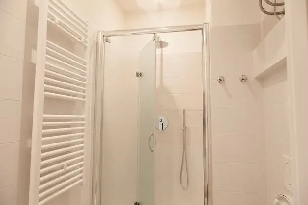 Tek Büyük Yataklı Oda, Banyolu/Duşlu