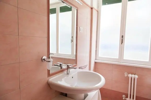 Üç Kişilik Oda, Banyolu/Duşlu