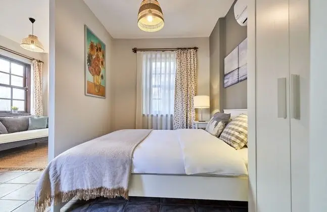 Basic Apartment, 1 Queen Bed, Kitchen, Garden View