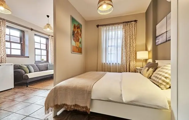 Basic Apartment, 1 Queen Bed, Kitchen, Garden View