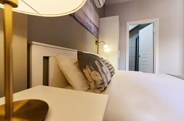 Basic Apartment, 1 Queen Bed, Kitchen, Garden View