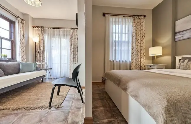 Basic Apartment, 1 Queen Bed, Kitchen, Garden View