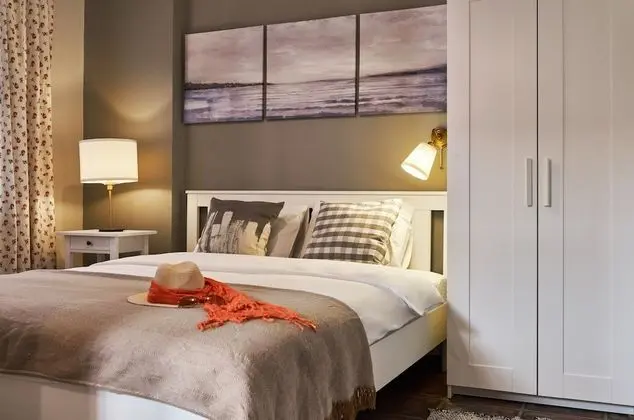 Basic Apartment, 1 Queen Bed, Kitchen, Garden View