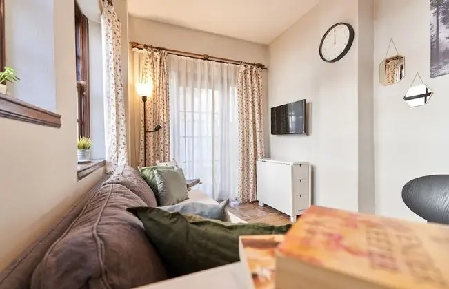 Basic Apartment, 1 Queen Bed, Kitchen, Garden View