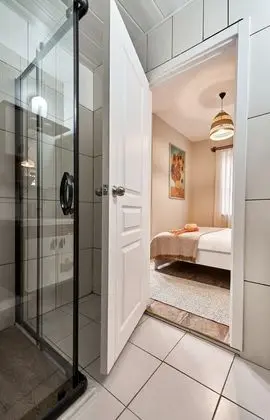 Basic Apartment, 1 Queen Bed, Kitchen, Garden View