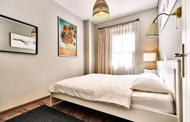 Basic Apartment, Kitchen, Garden View