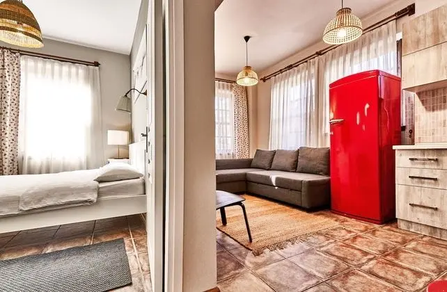 Basic Apartment, Kitchen, Garden View