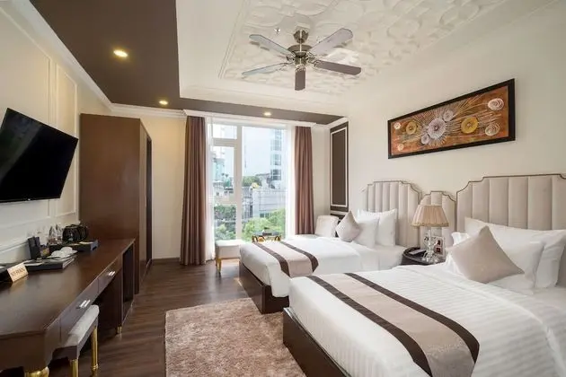 Signature Twin with City View