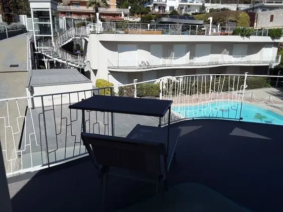 Deluxe Apart Daire, Havuz Manzaralı