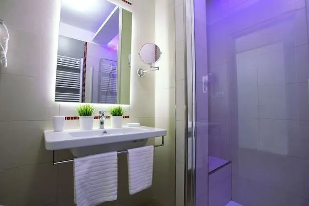 Comfort Tek Büyük Yataklı Oda