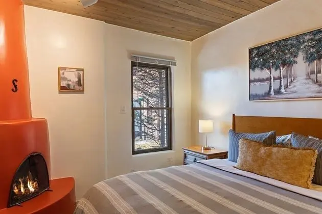 Ev (Cielito - Two Kiva Fireplaces Walk to)