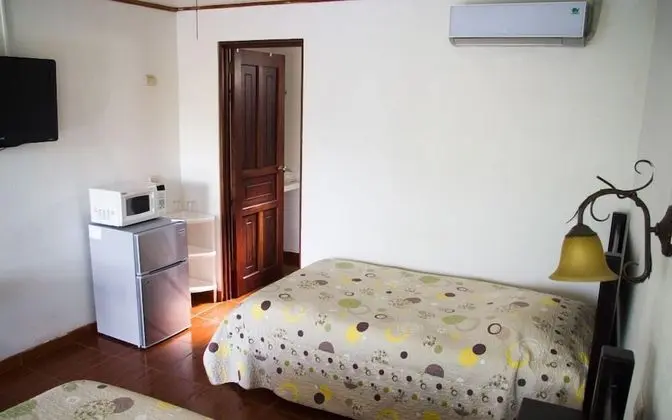 Standard Üç Kişilik Oda, Havuz Kullanımı, Tepe Manzaralı