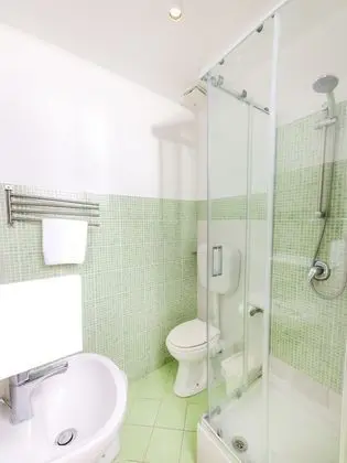 Basic Tek Büyük Yataklı Oda