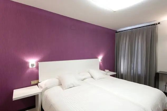 Büyük Yataklı Tek Kişilik Oda