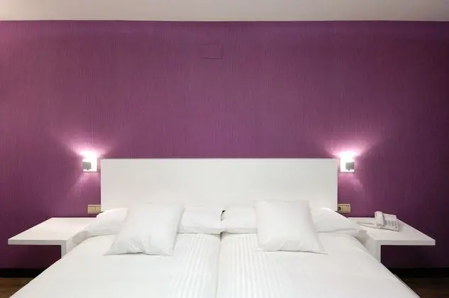 Büyük Yataklı Tek Kişilik Oda