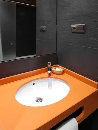 Büyük Yataklı Tek Kişilik Oda