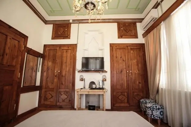 Aile Odası, Bahçe Manzaralı