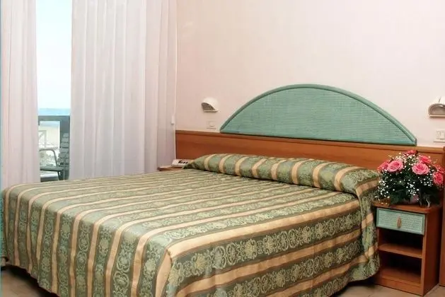 Tek Büyük veya İki Ayrı Yataklı Oda, 1 Çift Kişilik veya 2 Tek Kişilik Yatak, Deniz Manzaralı