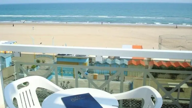 Tek Büyük veya İki Ayrı Yataklı Oda, 1 Çift Kişilik veya 2 Tek Kişilik Yatak, Deniz Manzaralı