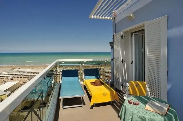 Üç Kişilik Oda, Birden Çok Yatak, Balkon