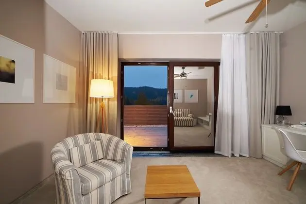 Superior Tek Büyük Yataklı Oda, Balkon, Golf Manzaralı (1st floor)
