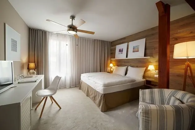 Superior Tek Büyük Yataklı Oda, Balkon, Golf Manzaralı (1st floor)