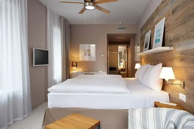 Superior Tek Büyük Yataklı Oda, Balkon, Golf Manzaralı (1st floor)