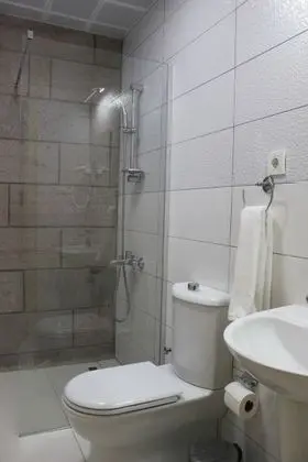 Üç Kişilik Oda
