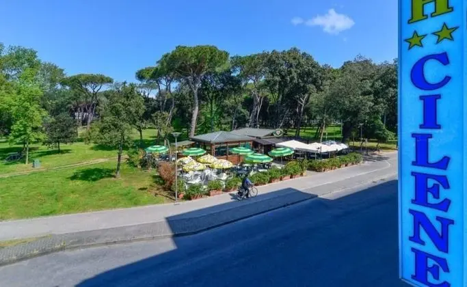 Standard Üç Kişilik Oda, Park Manzaralı