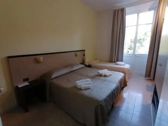 Üç Kişilik Oda, Balkon, Park Manzaralı