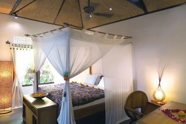 Deluxe Double Room with Side Sea View