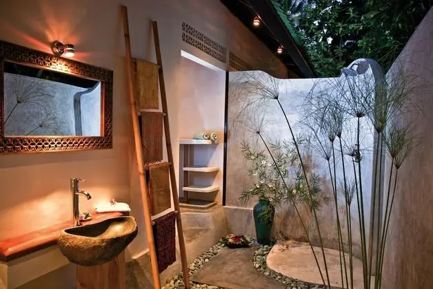 Deluxe Double Room with Side Sea View