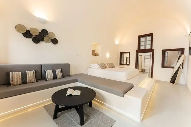 Master Suite - Private Terrace (Outdoor Hot Tub - Caldera View)