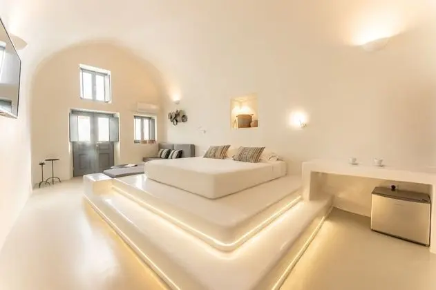 Master Suite - Private Terrace (Outdoor Hot Tub - Caldera View)