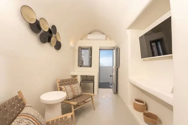 Petite Cave Suite (Outdoor Hot Tub - Caldera View)