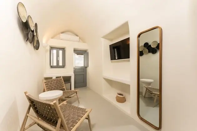 Petite Cave Suite (Outdoor Hot Tub - Caldera View)
