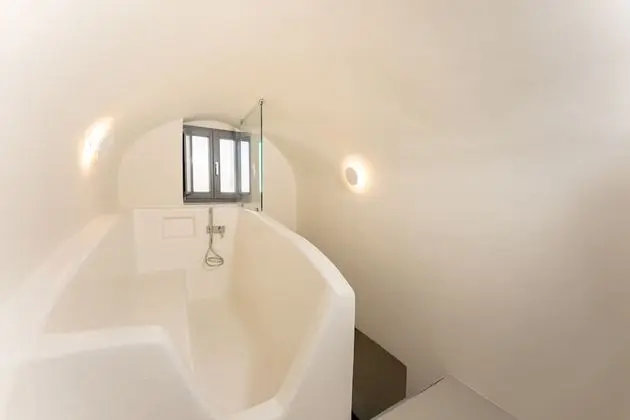 Petite Cave Suite (Outdoor Hot Tub - Caldera View)