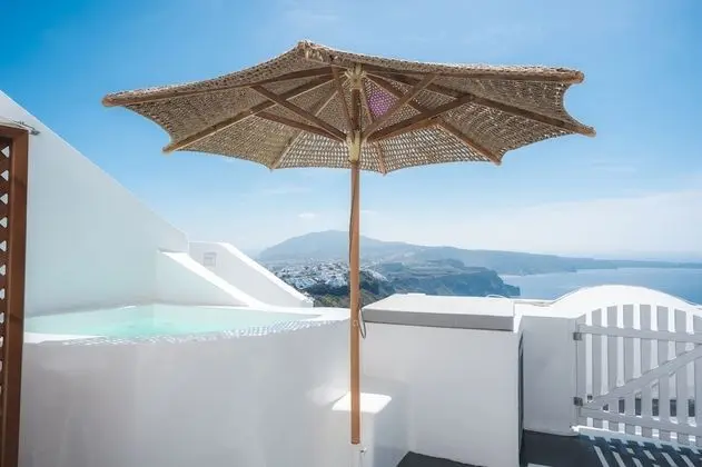 Petite Cave Suite (Outdoor Hot Tub - Caldera View)
