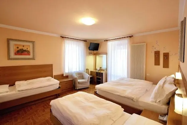 Family Oda, Birden Çok Yatak, Balkon, Dağ Manzaralı (Converts to 2 Twin Beds)