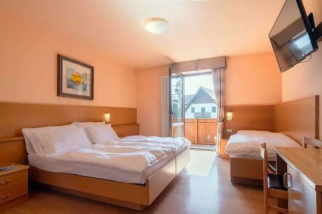 Family Oda, Birden Çok Yatak, Balkon, Dağ Manzaralı (Converts to 2 Twin Beds)