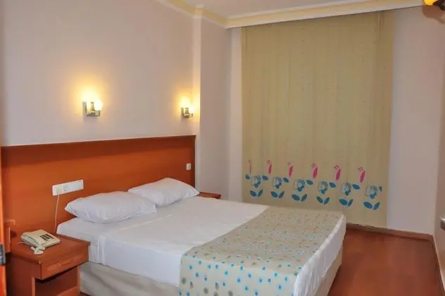 Standart Oda, Kara veya Havuz Manzaralı