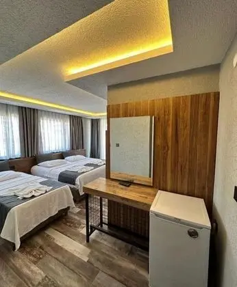 Aile Odası, Havuz ve Bahçe Manzaralı, 2. Kat