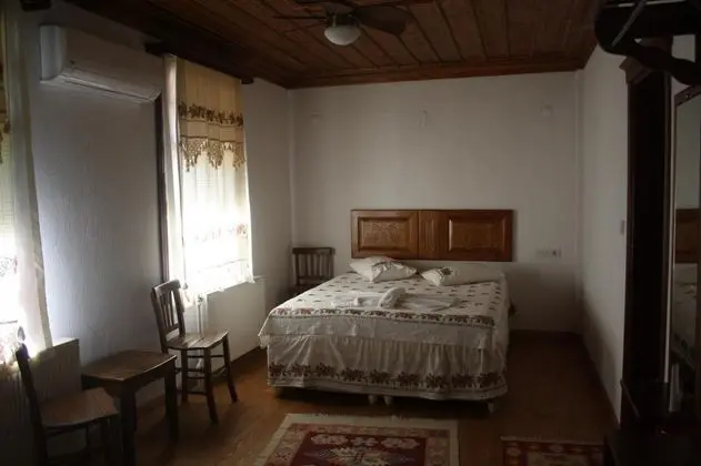 Çift Kişilik, Bahçe Manzaralı