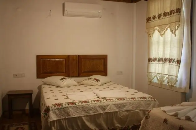 Çift Kişilik, Bahçe Manzaralı